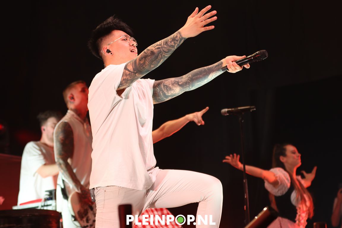 THE DIRTY DADDIES     (94)